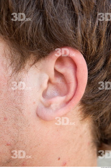 Ear Man White Average