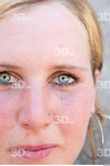 Eye Woman White Piercing Casual Average