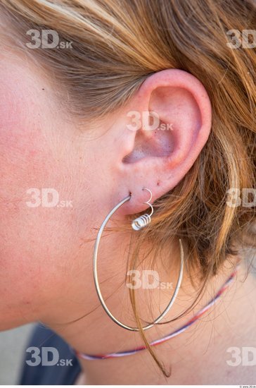 Ear Woman White Piercing Casual Average