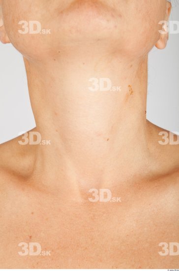 Neck Woman White Average