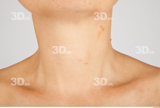 Neck Woman White Average