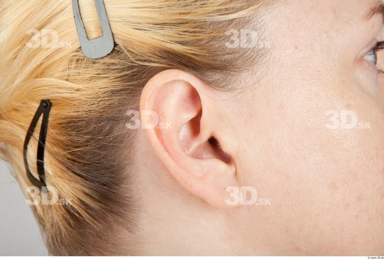 Ear Woman White Average