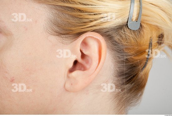 Ear Woman White Average