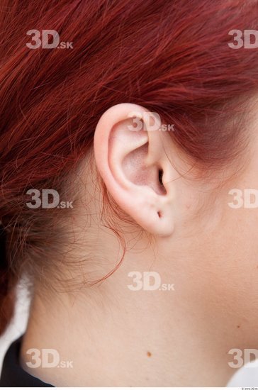 Ear Woman White Average