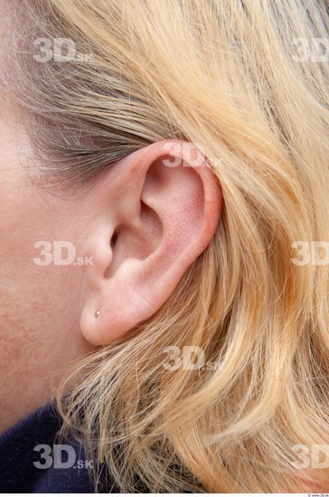 Ear Woman White Average