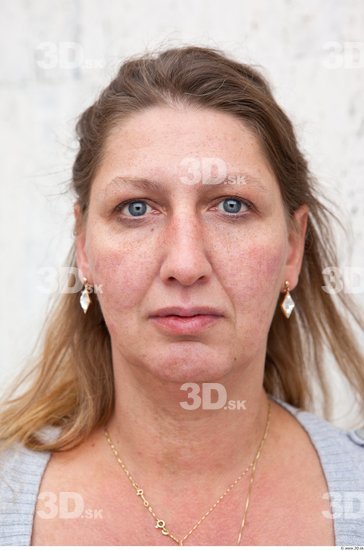 Head Woman White Casual Average