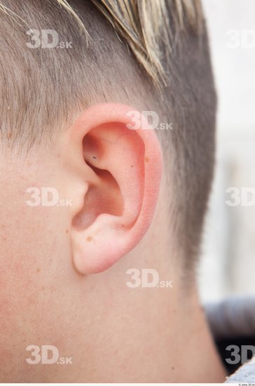 Ear Man White Average