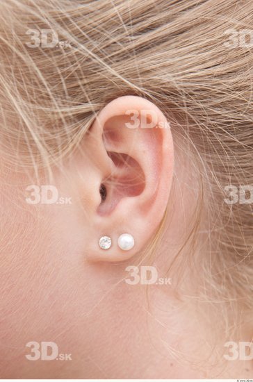 Ear Woman White Average