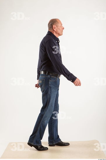 Walking pose blue deep shirt jeans of Ed