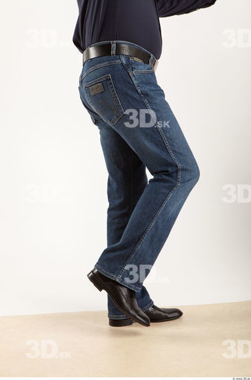 Leg moving blue deep jeans of Ed