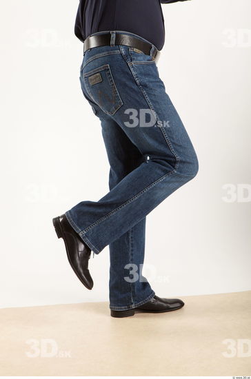 Leg moving blue deep jeans of Ed