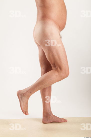 Leg moving pose of nude Ed