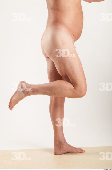 Leg moving pose of nude Ed