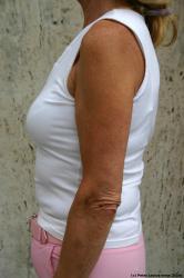 Arm Woman White Casual Average